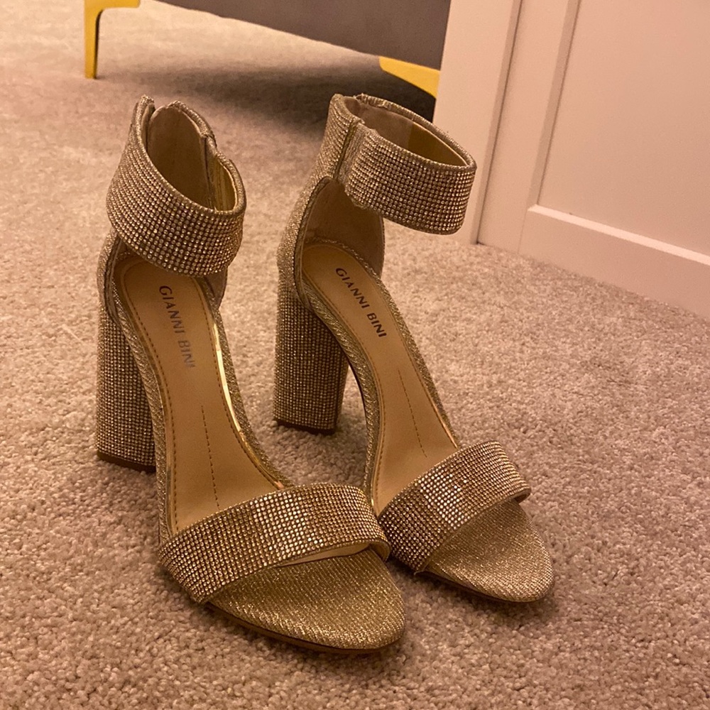Beautiful heels, comfortable too size 6.5